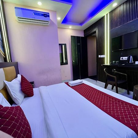 Отель Jupiter Plaza Delhi Airport Нью-Дели Экстерьер фото