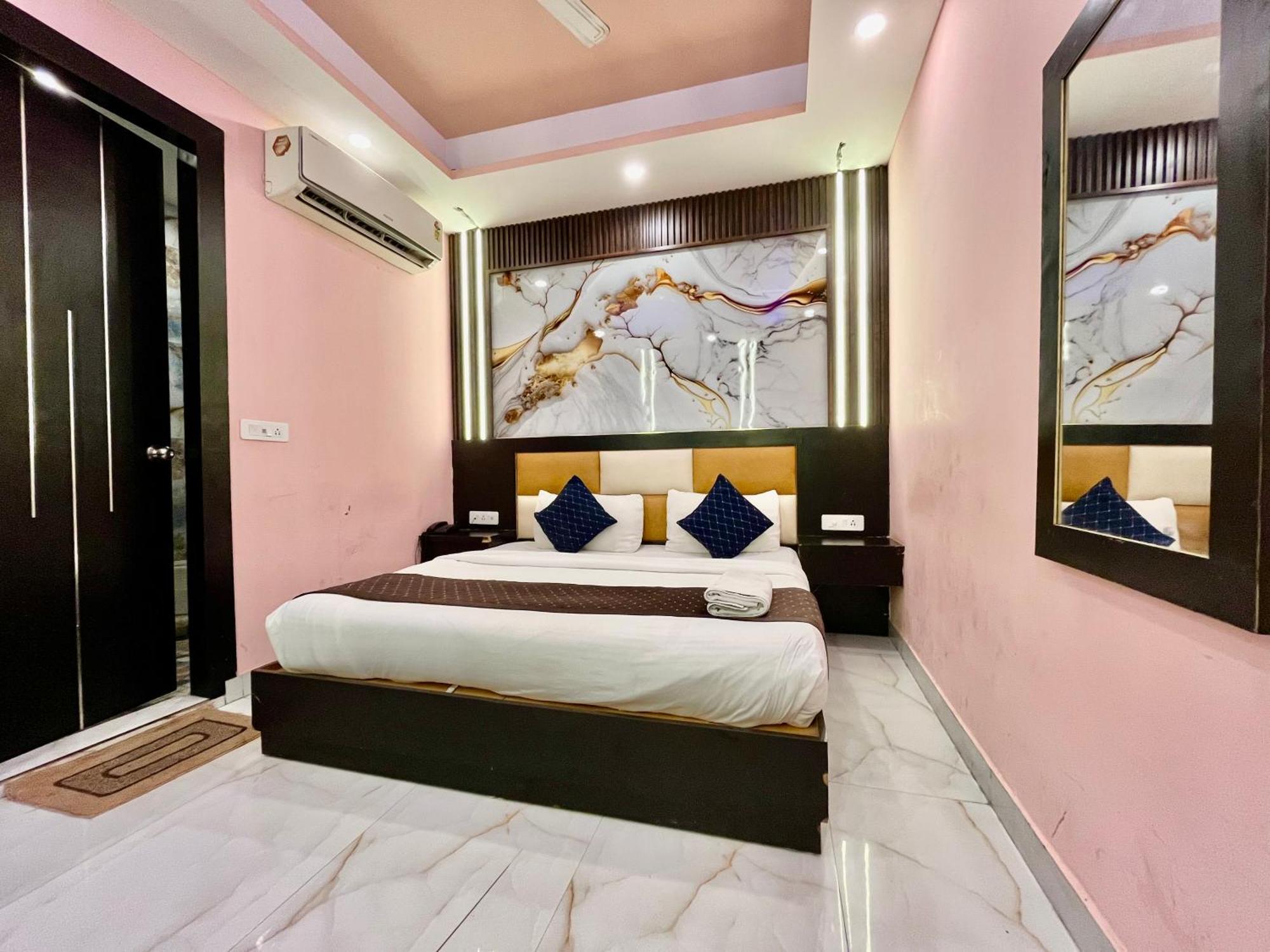 Отель Jupiter Plaza Delhi Airport Нью-Дели Экстерьер фото