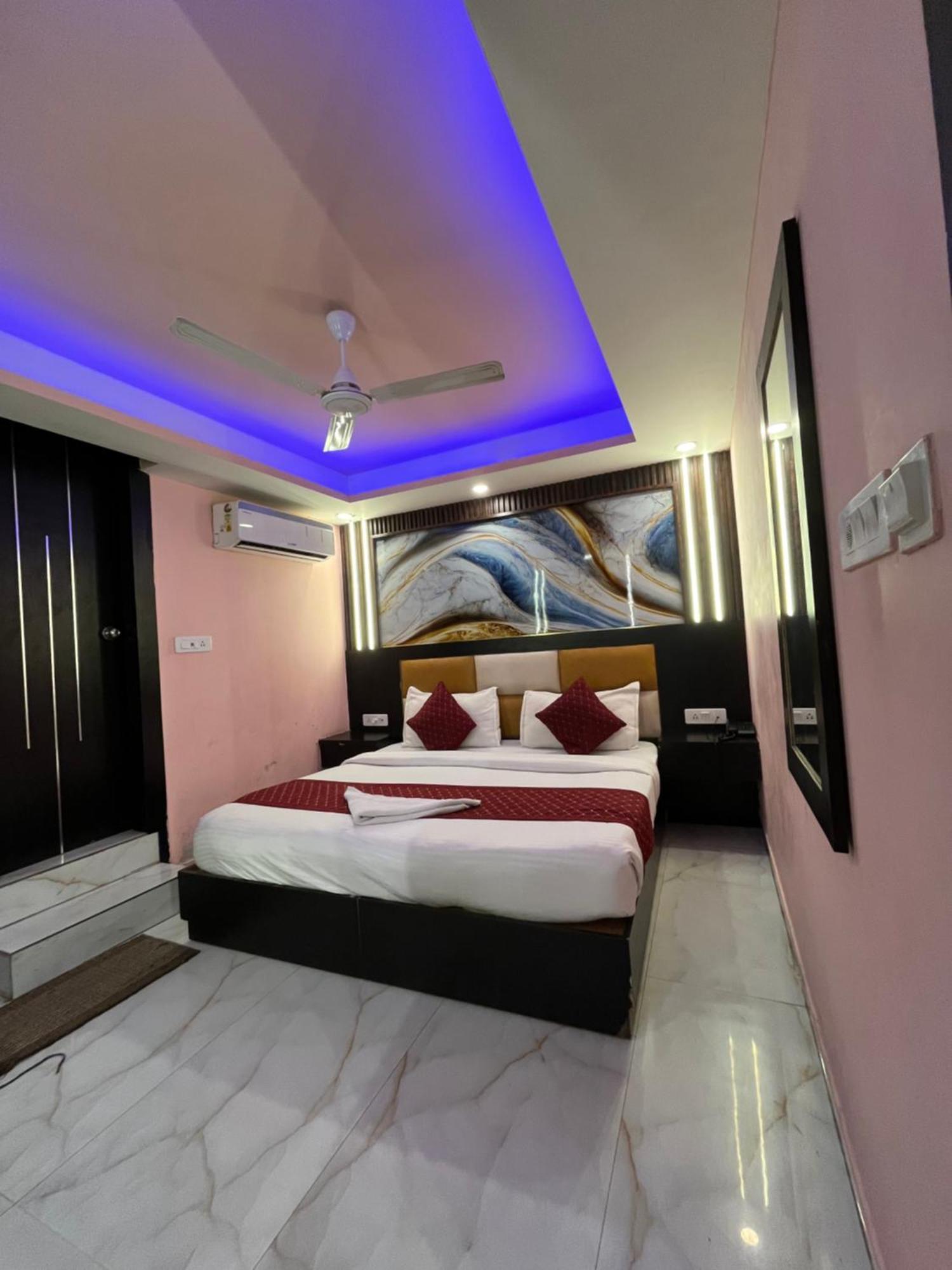 Отель Jupiter Plaza Delhi Airport Нью-Дели Экстерьер фото